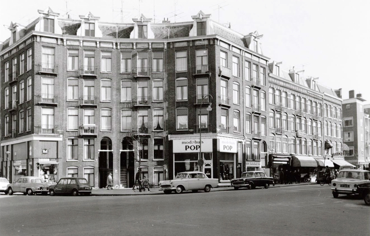 Beukenplein 27-29 (nu hoekpand nr 73) - 1969 .<br />Foto: Beeldbank Amsterdam 