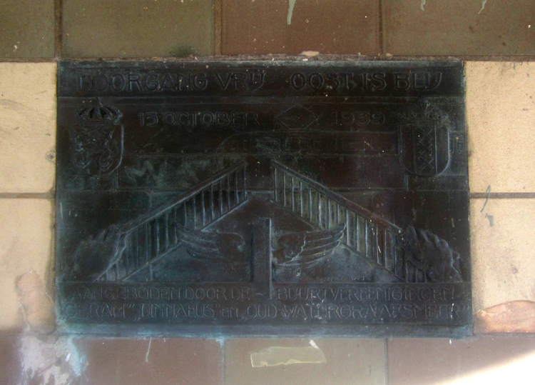 De 4e plaquette bevindt zich in het viaduct Maritzstraat-Beukenweg. .<br />Klik rechts bovenaan op de foto en de foto wordt vergroot weergegeven.<br />Foto: Jo Haen © 