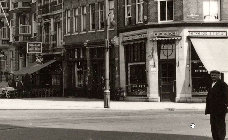 Linnaeusstraat 29 (links) - 1936 .<br />Foto: Beeldbank Amsterdam 