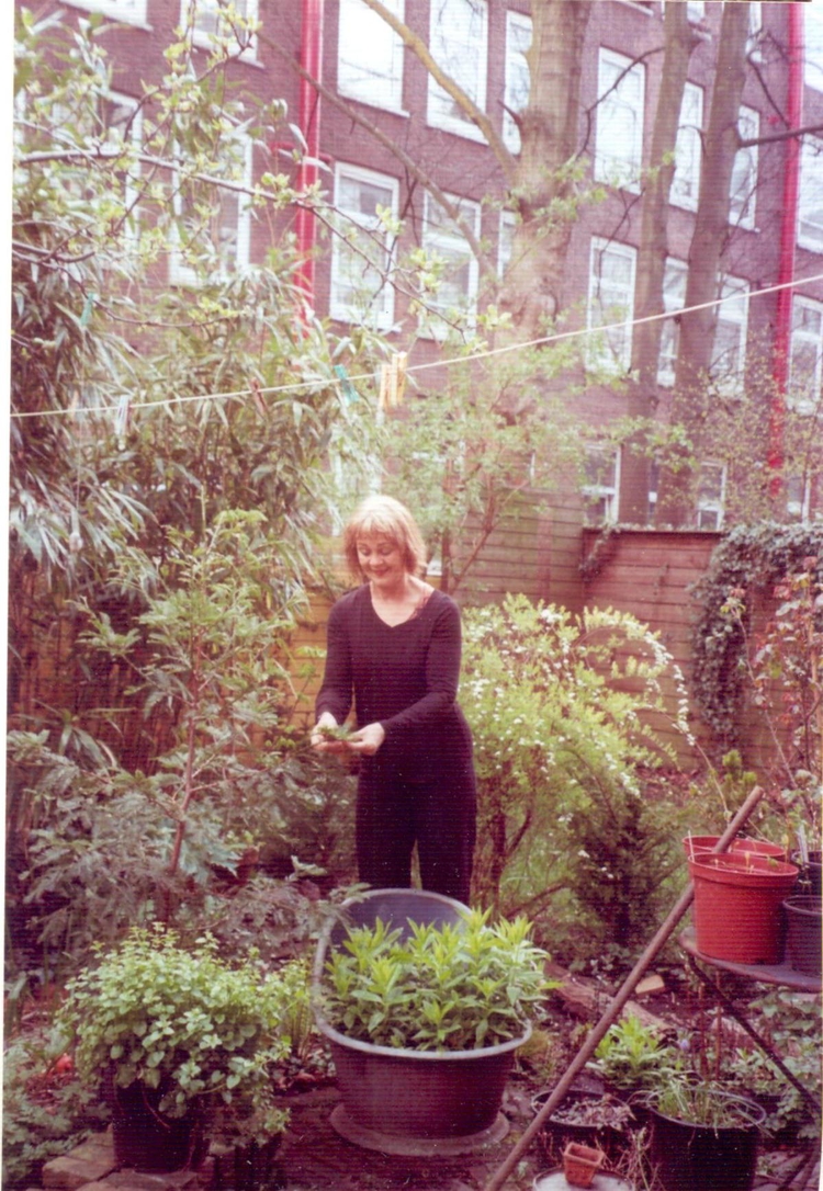  2008 anita in tuin Anita in haar tuin, 2008 