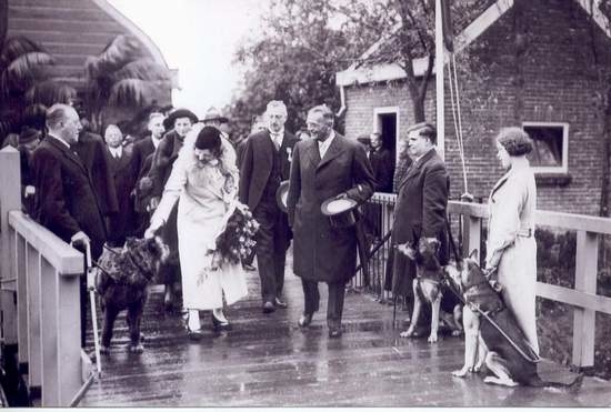  Koningin Koningin Juliana bij de opening in 1938. 