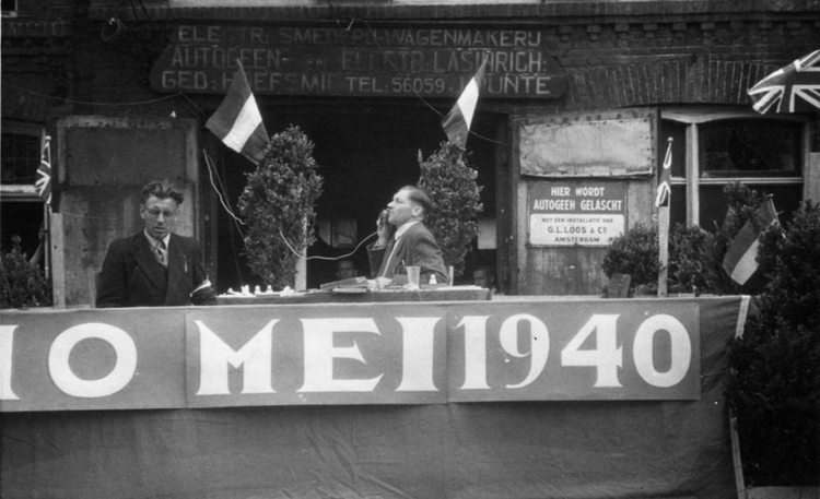 Amsterdam 1945. Simon Boer organiseerde na de oorlog een van de vele Bevrijdingsfeesten.  