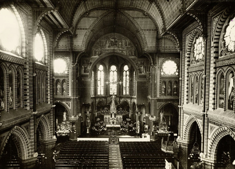 Het interieur van de St.Bonifatiuskerk, in de volksmond 'De Bon' genoemd. .<br />Foto: Stadsarchief Amsterdam 