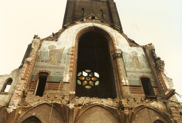 Bonifatiuskerk sloop - 1984 .<br />Foto: Wim de Waal 