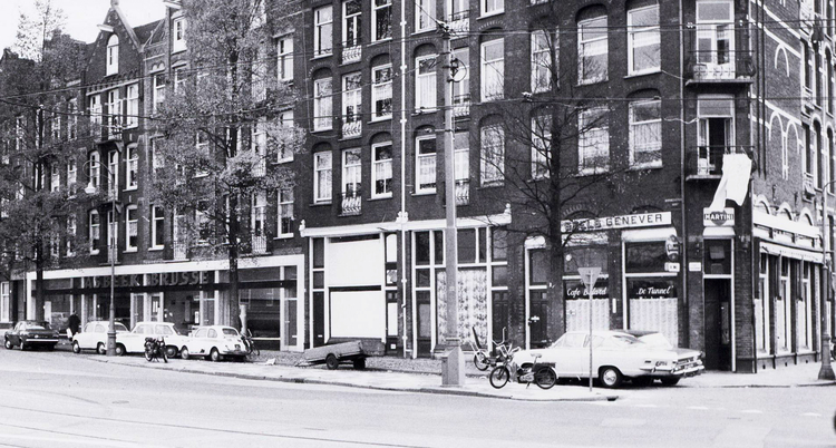 Borneostraat 2 - 4 - Café de Tunnel - 1972 .<br />Foto: Beeldbank Amsterdam 