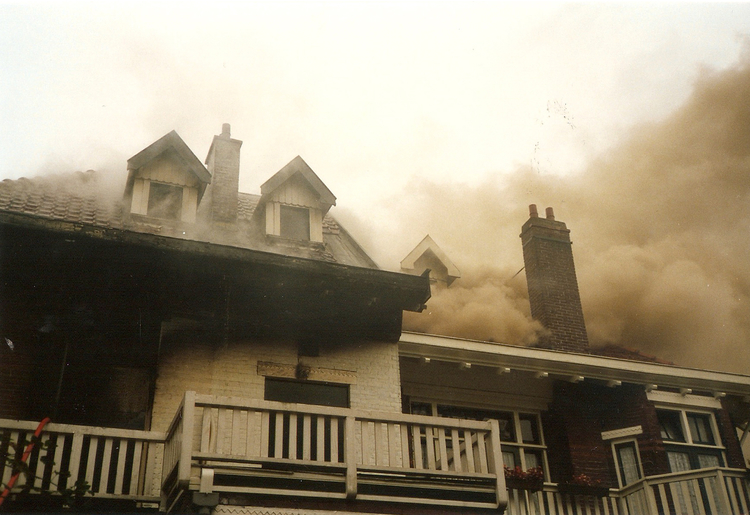 Brand Middenweg - 1988 .<br />Foto: Wim de Waal 