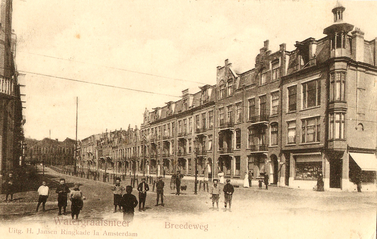 Bredeweg hoek Hogeweg - ± 1920 .<br />Foto: Jan van Deudekom 