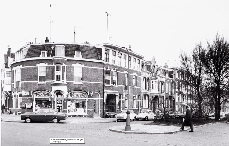 Bredeweg 01 rechts naast sigarenwinkel - 1971 .<br />Foto: Beeldlbank Amsterdam 