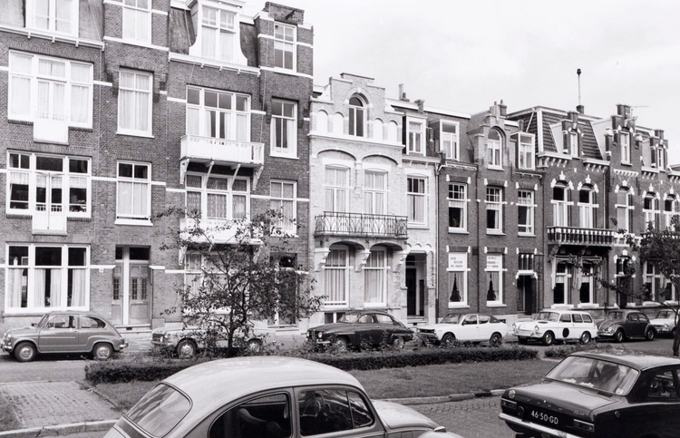 Bredeweg 13 geheel links 1972 .<br />Foto: Beeldbank Amsterdam 