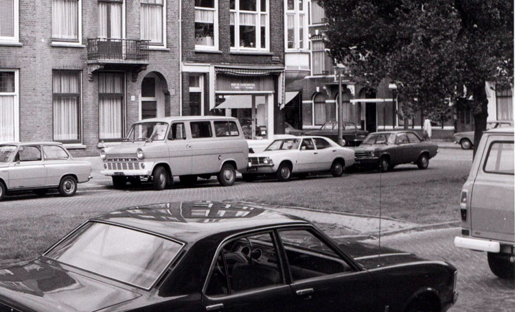 Bredeweg Hoekhuis is Hogeweg 21 - 1972 .<br />Foto: Beeldbank Amsterdam 