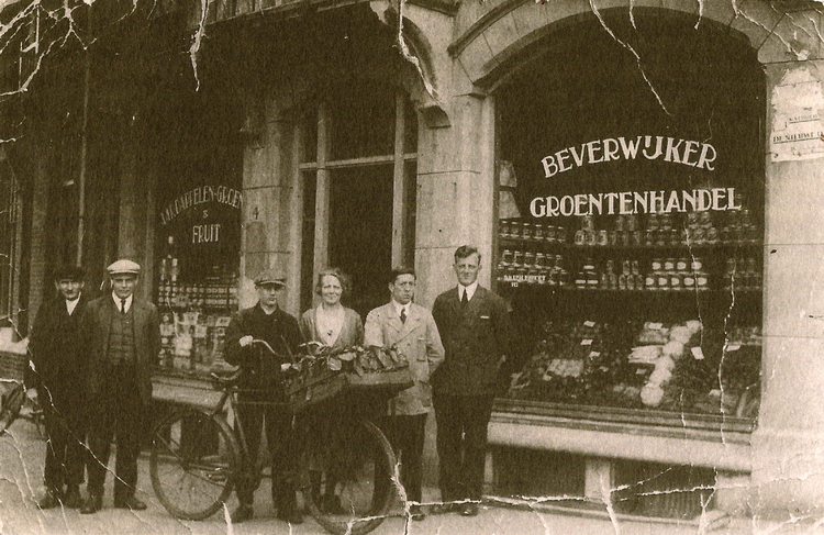 Breedeweg 04 - ± 1930 Groente- en fruithandel van Dirk Uijlenhoet.<br />.<br />//Foto: Willy van der Plas-Gerritzen 