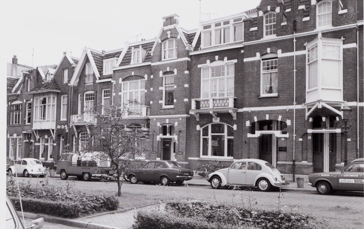 Breedeweg 22 (achter de boom) - ± 1970 .<br />Foto: Beeldbank Amsterdam 