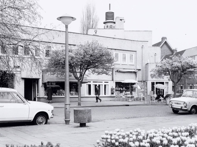 De Brink in Betondorp - 1973 .<br />Foto: Beeldbank Amsterdam 