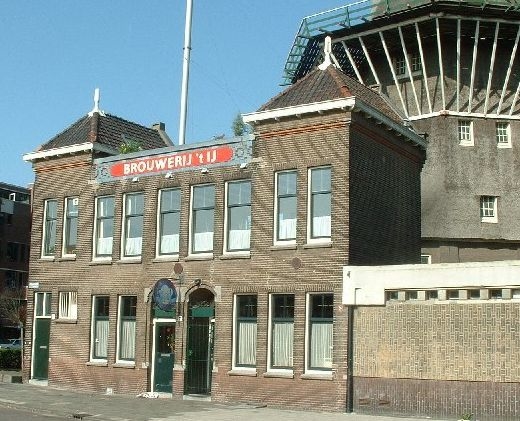 Brouwerij 't IJ In het oude Funen badhuis bij de Molen de Gooijer is sinds oktober 1985 Brouwerij en proeflokaal 't IJ gevestigd (2005). 
