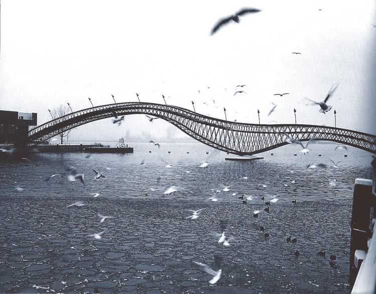 De brug tussen Sporenburg en het Borneo-eiland.  