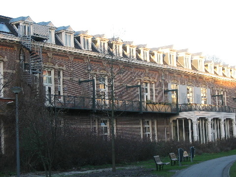 Burgerziekenhuis-2 Stadsdeelkantoor Oost-Watergraafsmeer 2004, voormalig Burgerziekenhuis. 