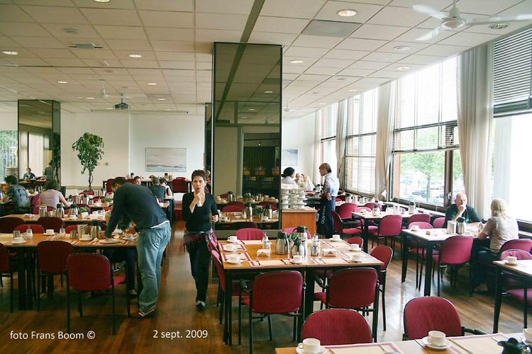 De ontbijtzaal. De ontbijtzaal van Hotel Casa 400. De foto is gemaakt door Frans Boom in 2009. 