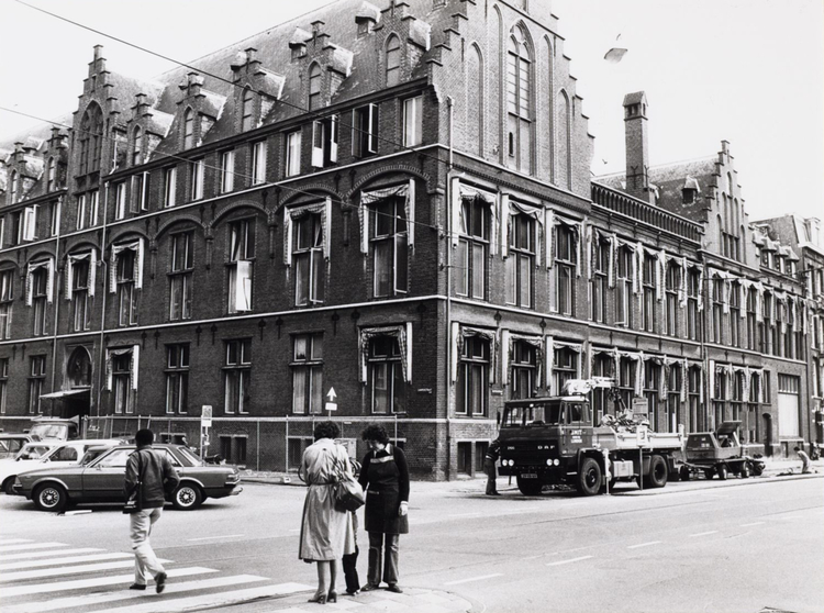 Vroedvrouwenschool in de Camperstraat - 1980 .<br />Foto: Beeldbank Amsterdam 