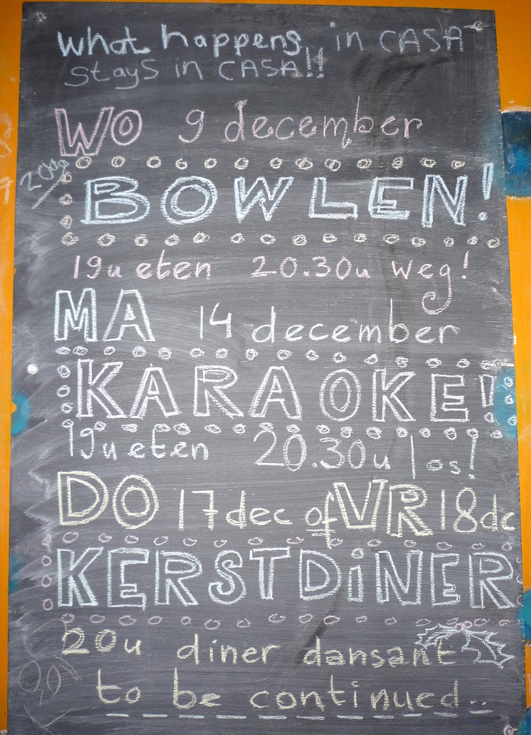 De activiteitenkalender van Casa 400 december 2009 to be continued. dansen, tafeltennis, karaoke 