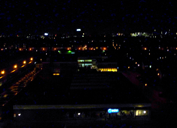 Uitzicht bij thuiskomst uitzicht op de twinkelende lichtjes van de nacht 