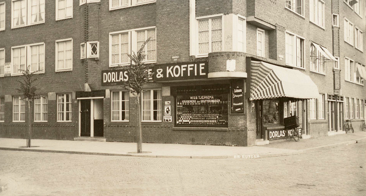 Celebesstraat 112 - ± 1950 .<br />Foto: Beeldbank Amsterdam 