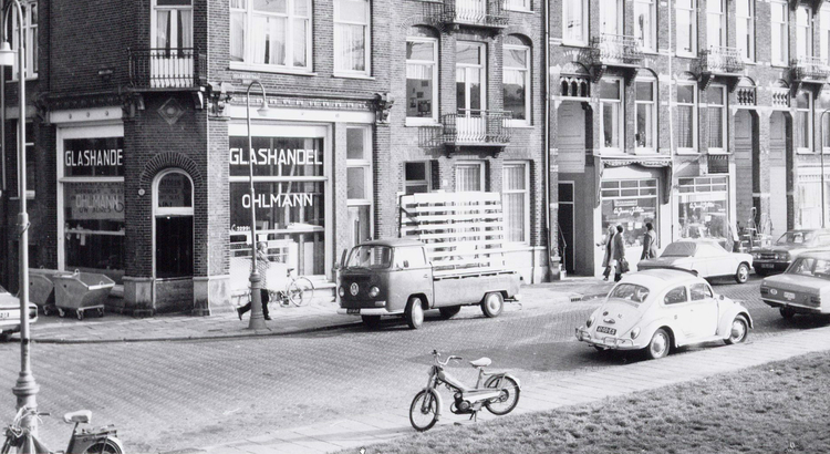 Celebesstraat 33 (winkel rechts) -  1972 .<br />Foto: Beeldbank Amsterdam 