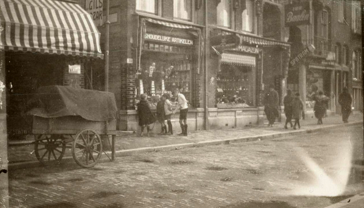 Celebesstraat 33 - 1926 .<br />Foto: Beeldbank Amsterdam 
