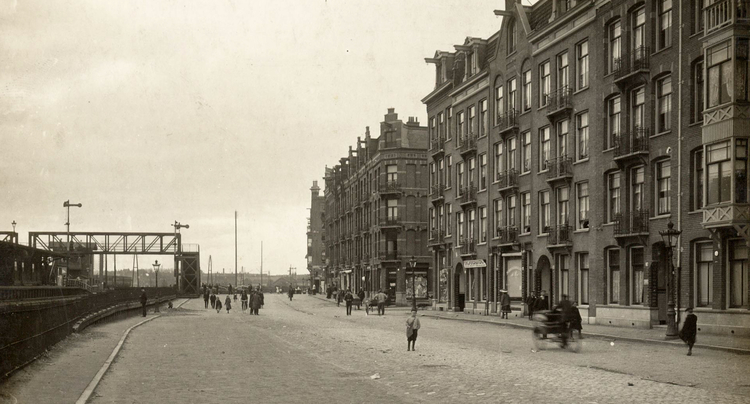 Celebesstraat 52 - 51 - enz - 1910 .<br />Foto: Beeldbank Amsterdam 