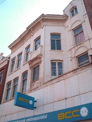  Een van de drie voormalige bioscopen in Oost-Watergraafsmeer:  'National Theater' op de Linnaeusstraat (nu de BCC ). De bioscoop sloot zijn deuren in 1965. 