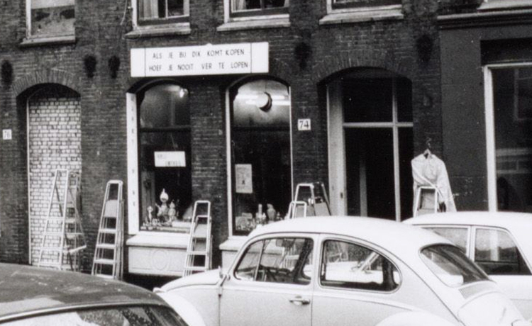 Commelinstraat 74 - 1974 .<br />Klik rechts bovenaan op de foto en de foto wordt vergroot weergegeven.<br />Foto: Beeldbank Amsterdam .<br />Foto: Beeldbank Amsterdam 