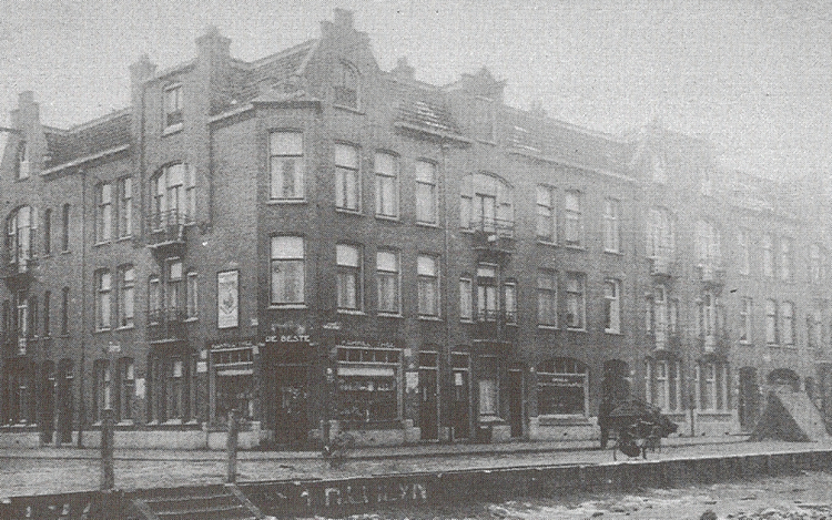 Cornelis Drebbelstraat 12 - 1920  <p>.<br />
Foto: Watergraafsmeer in oude Ansichten van J. H. Kruizinga<br />
<em>Klik rechts bovenaan op de foto en de foto wordt vergroot weergegeven.</em></p>