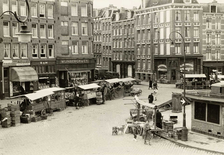 Dappermarkt rond 1950 .<br />Foto: Beeldbank Amsterdam 