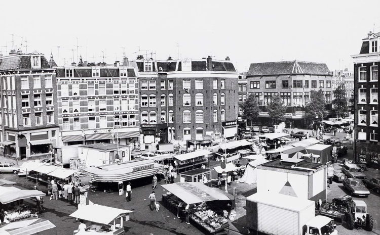 Dapperplein 12 10 8 enz In het midden Boer Geert - 1981 .<br />Foto: Beeldbank Amsterdam 