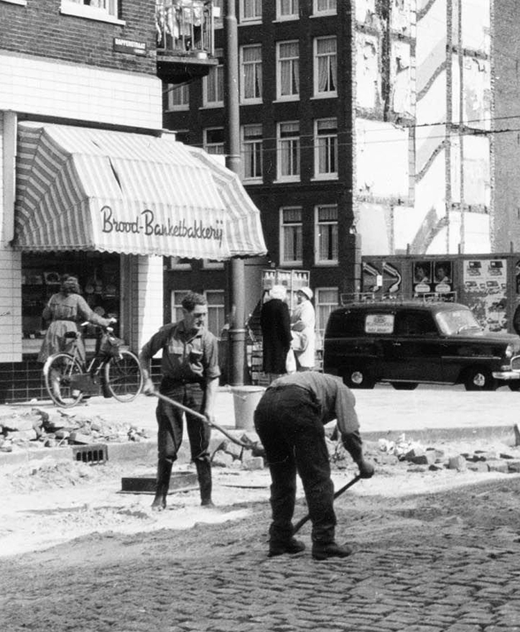 Dapperstraat 113 - ± 1970 .<br />Foto: Beeldbank Amsterdam 