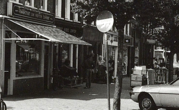 Dapperstraat 04 - 1983 .<br />Klik rechts bovenaan op de foto en de foto wordt vergroot weergegeven.<br />Foto: Beeldbank Amsterdam .<br />Foto: Beeldbank Amsterdam 