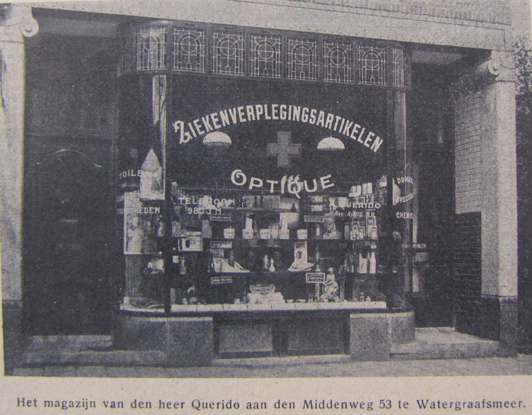 Winkel van 'den heer Querido'. lokatie: Middenweg 53. Bron: de Joodsche Prins (1913). 
