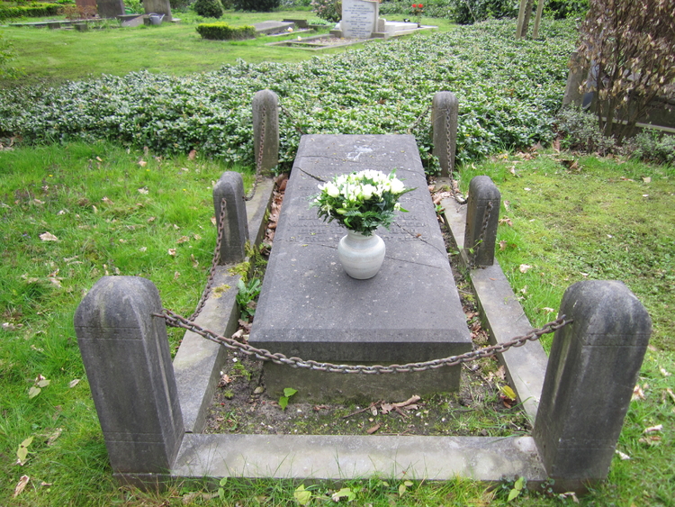 Het graf van burgemeester J.W. de Wit op de Nieuwe Oosterbegraafplaats. Hij overleed op 3 maart 1937 en werd op 6 maart begraven.  