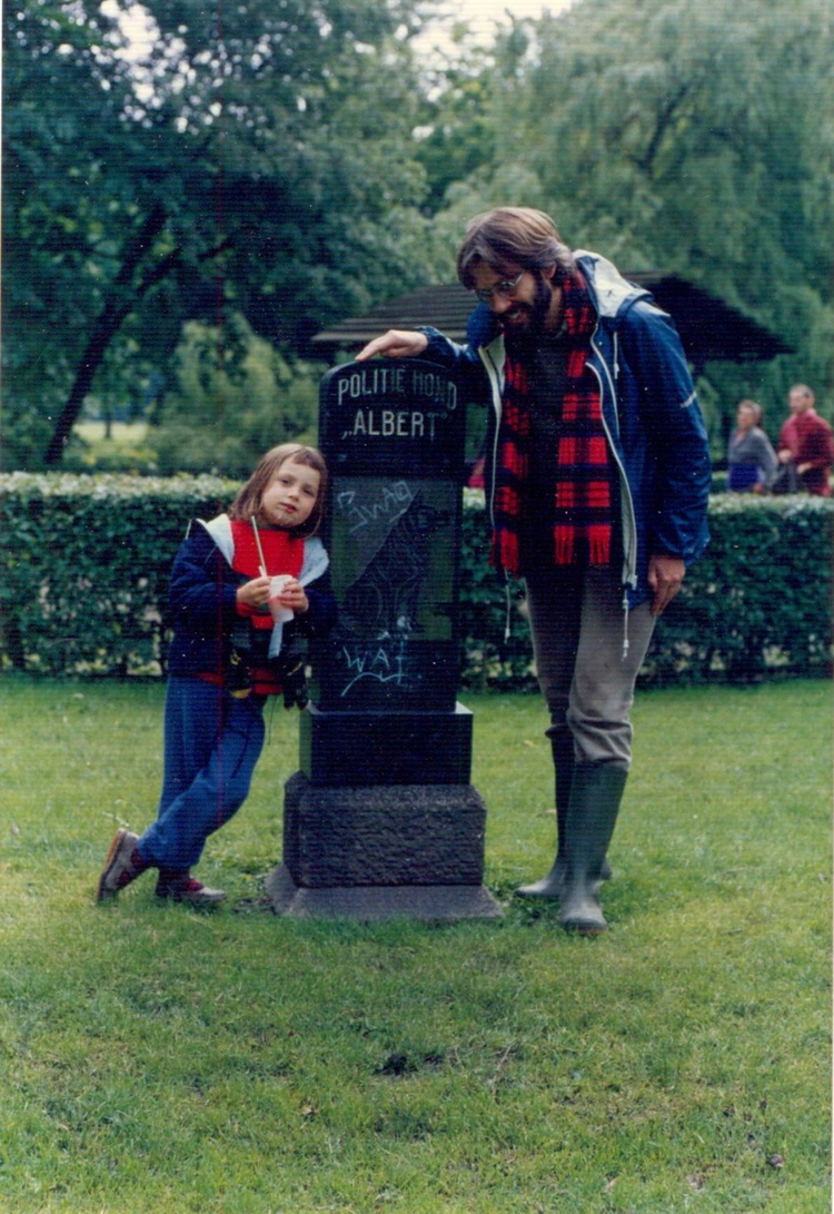  Pieter in Oosterpark met zijn dochter Maaike, 1985 