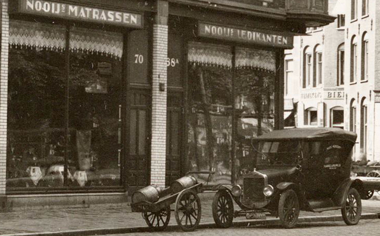 Eerste van Swindenstraat 68 - 70 - ± 1935 .<br />Foto: Beeldbank Amsterdam 