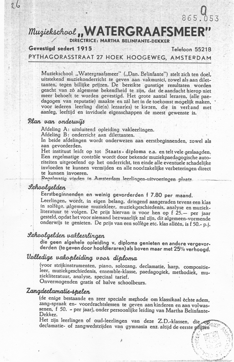 Brochure van de Muziekschool. Deze (eerste bladzijde) brochure is van na 1945, helaas ontbreekt een exacte datum. Bron: Gmeentearchief Amsterdam, Klein Materiaal, Q865.053. 