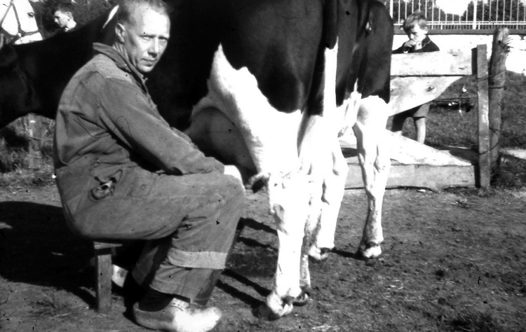 Willem (vader van John) - ± 1958 Foto 9 zwart wit .<br />Foto: John Kars 