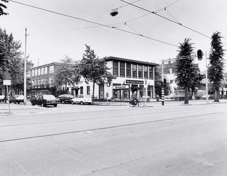 Middenweg 116 - 1985 .<br />Klik rechts bovenaan op de foto en de foto wordt vergroot weergegeven.<br />Foto: Beeldbank Amsterdam .<br />Foto: Beeldbank Amsterdam 