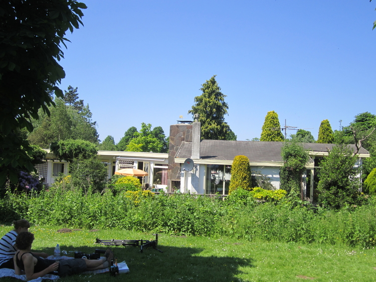 In Park Frankendael staat nog steeds de woning van de familie Wielinga, hier vanaf de achterkant gezien.  