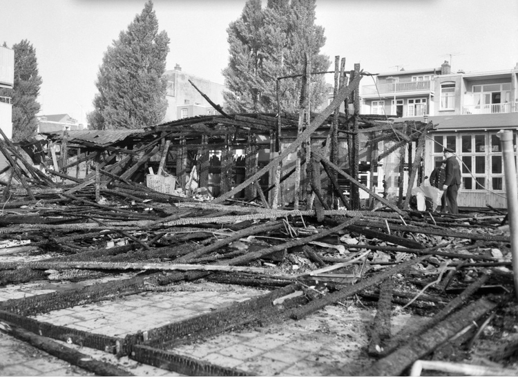 Het gebouwtje is op 24 juni 1959 afgebrand. .<br />Foto: gahetna.nl 