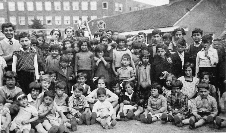 Speeltuin Joubertstraat. .<br />Deze foto is geschonken door mevrouw E. de Boer-Suesan (woonde in de President Brandstraat.) 