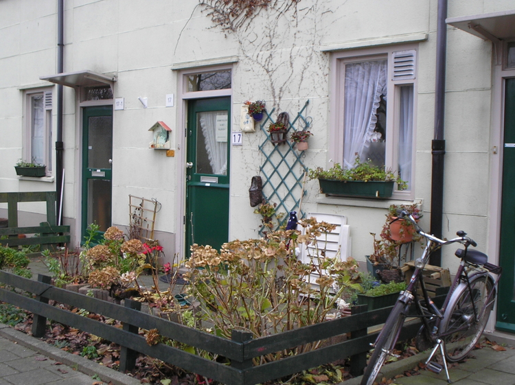  Een van de duplexwoningen in de de Sitterstraat. <br />(foto 2005 Jo Haen) 