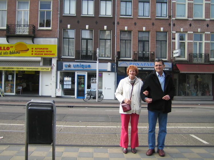  Huub  en Lida Slagt (Alie Hoogterp) (1946 en 1948) voor hun 1e woning van 1973-1977 in de Linnaeusstraat 12. 