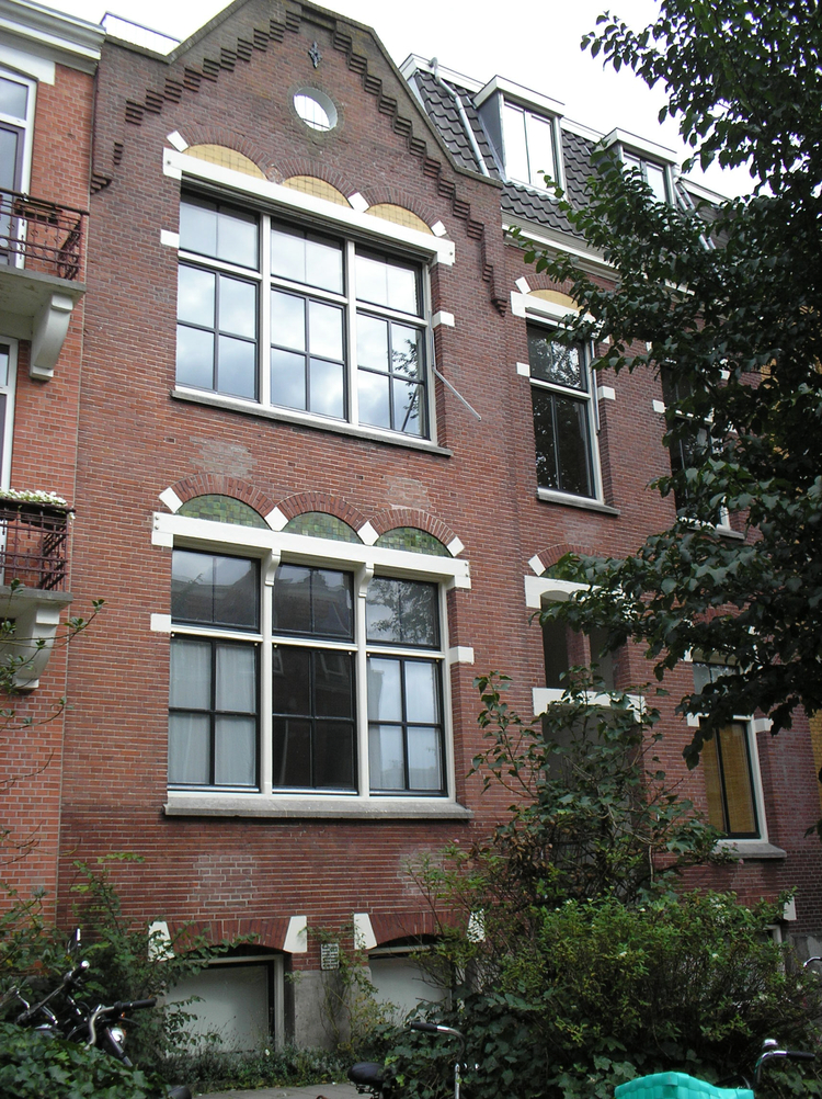  De christelijke school Linnaeusparkweg nr. 7, die later vervangen werd door de school op de Hogeweg.<br />(foto 2006) 