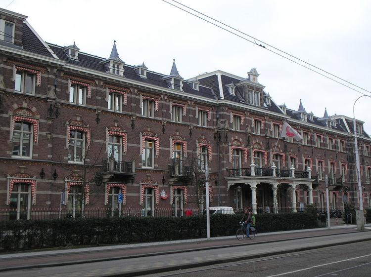 Oude Burgerziekenhuis (2007) Het voormalige Burgerziekenhuis, anno 2007 Stadsdeelkantoor Oost/Watergraafsmeer. 