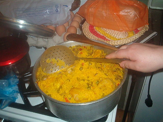 Gerecht van Sarah Een gerecht van Sarah... Vroeger was het moeilijk om Marokkaans eten te vinden: Sarah kookt een eigen gerecht (2004). 
